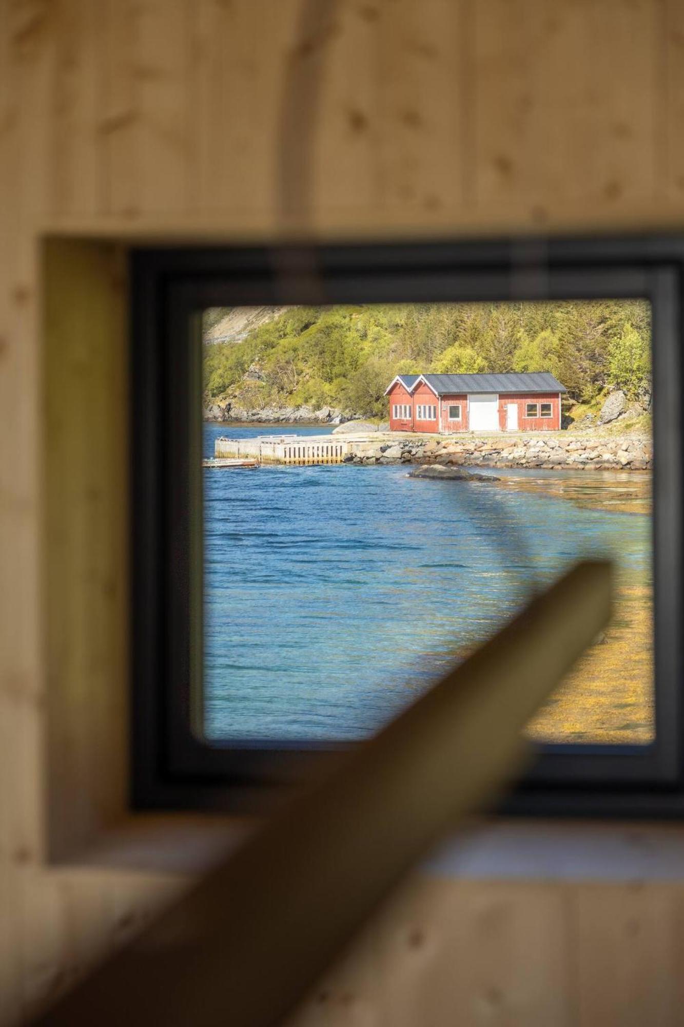 Minkfarmen, Spacious Seaside Cabin With Scenic View Ramberg Eksteriør bilde