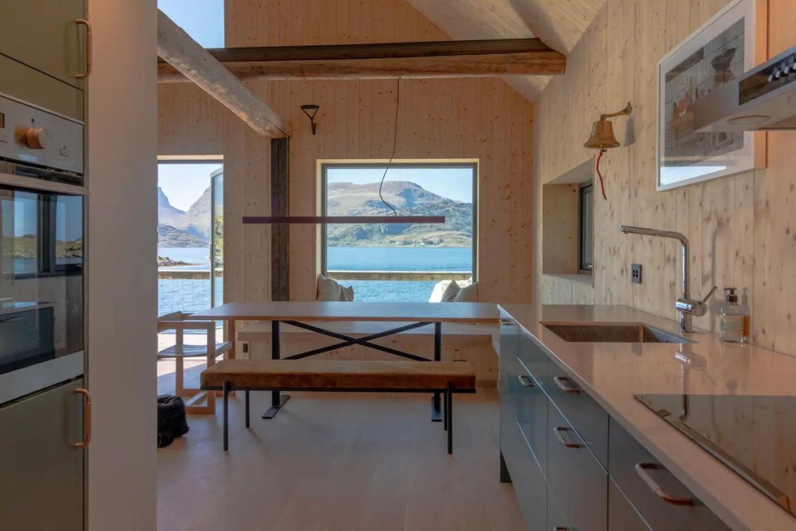 Minkfarmen, Spacious Seaside Cabin With Scenic View Ramberg Eksteriør bilde