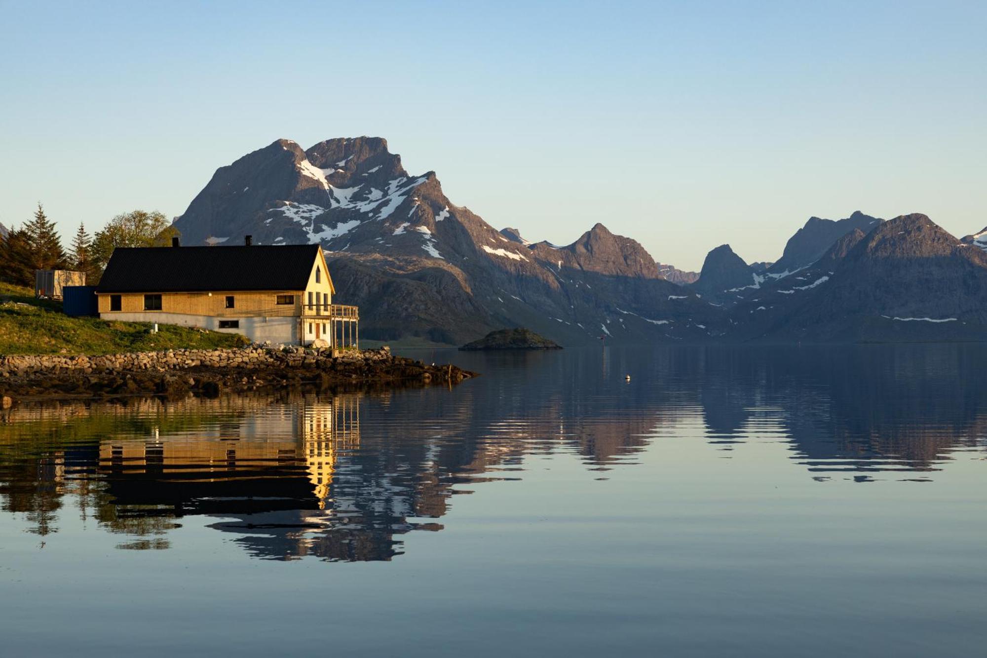 Minkfarmen, Spacious Seaside Cabin With Scenic View Ramberg Eksteriør bilde